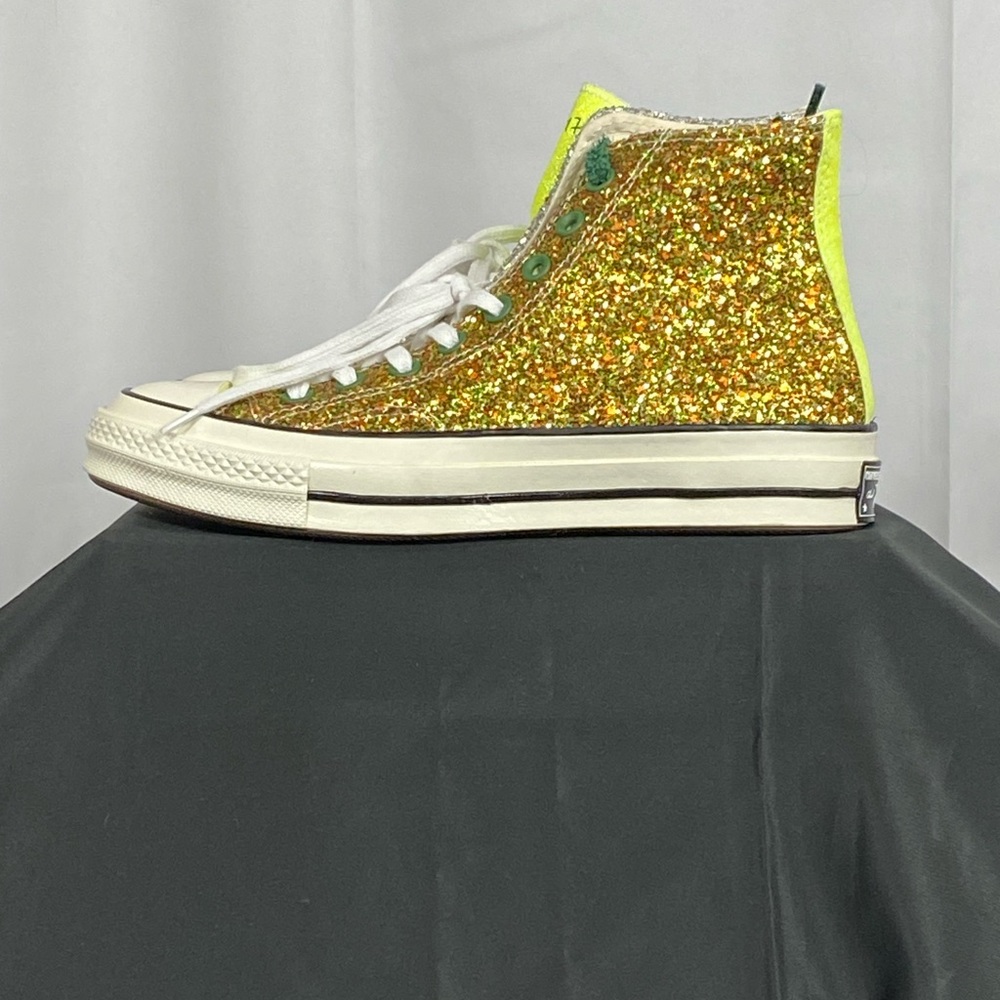 Women’s size 7 Converse